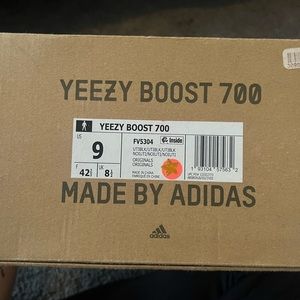 Yeezy 700 Utility Black Like new.